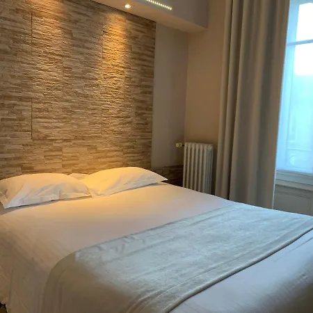 Western Des Voyageurs Hotel 3*